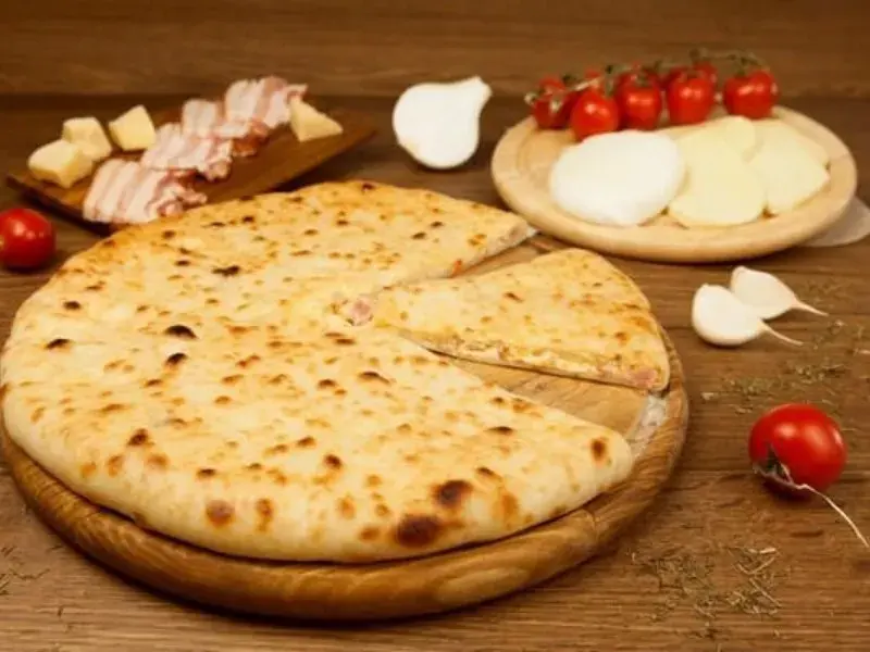 Осетинский пирог с ветчиной и сыром